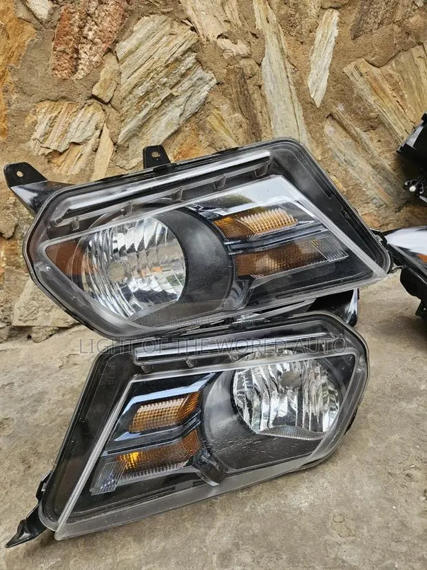 Ford Mustang Headlight 2012 · Photo 1