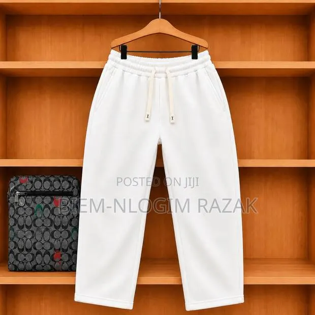 High Quality Plain Bumper N Free Leg Joggers Available in Stock · Photo 1