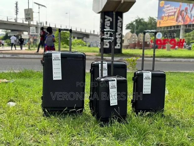 Ultra Strong Light Weight Hard Shell Luggage Four in One · Photo 1