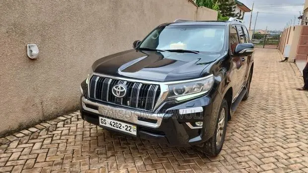 Toyota Land Cruiser Prado 2022 Black · Photo 1