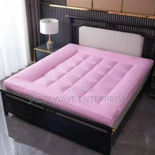 Queen Size Mattress Topper · Photo 1
