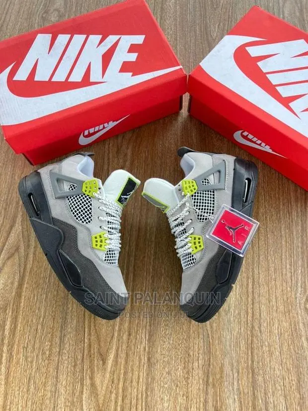 Air Jordan 4 · Photo 1