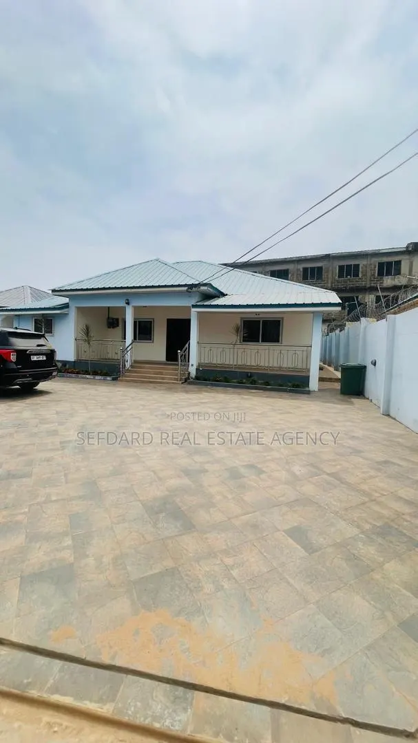 5bdrm House in Sefdard Properties, Achimota for rent · Photo 1