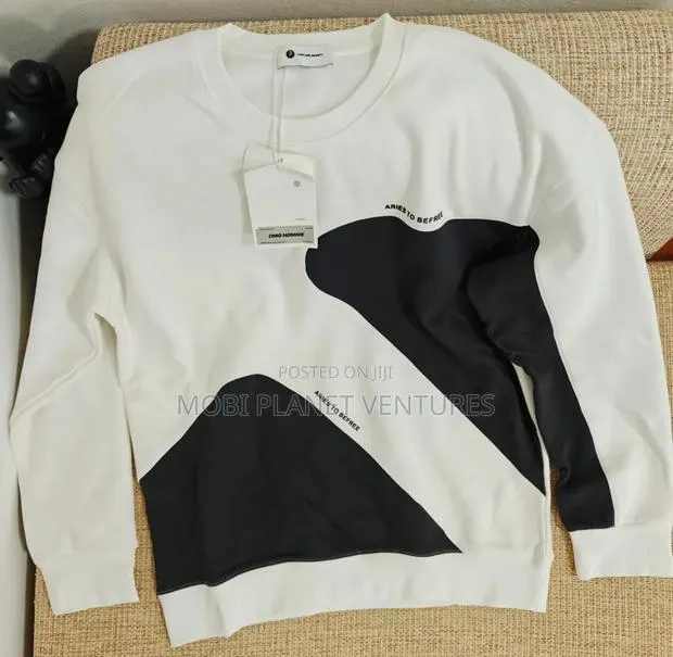 Sweatshirts · Photo 1