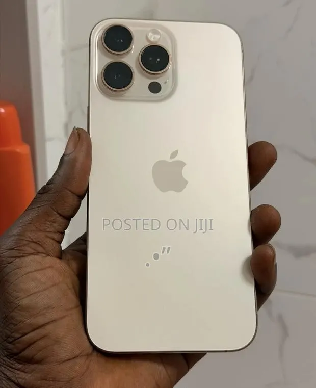 Apple iPhone 16 Pro Max 256 GB Gold · Photo 1