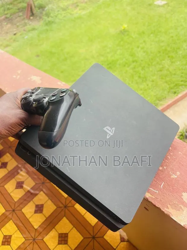 Sony PlayStation 4 Slim, Jailbreak With Six Games · Photo 2