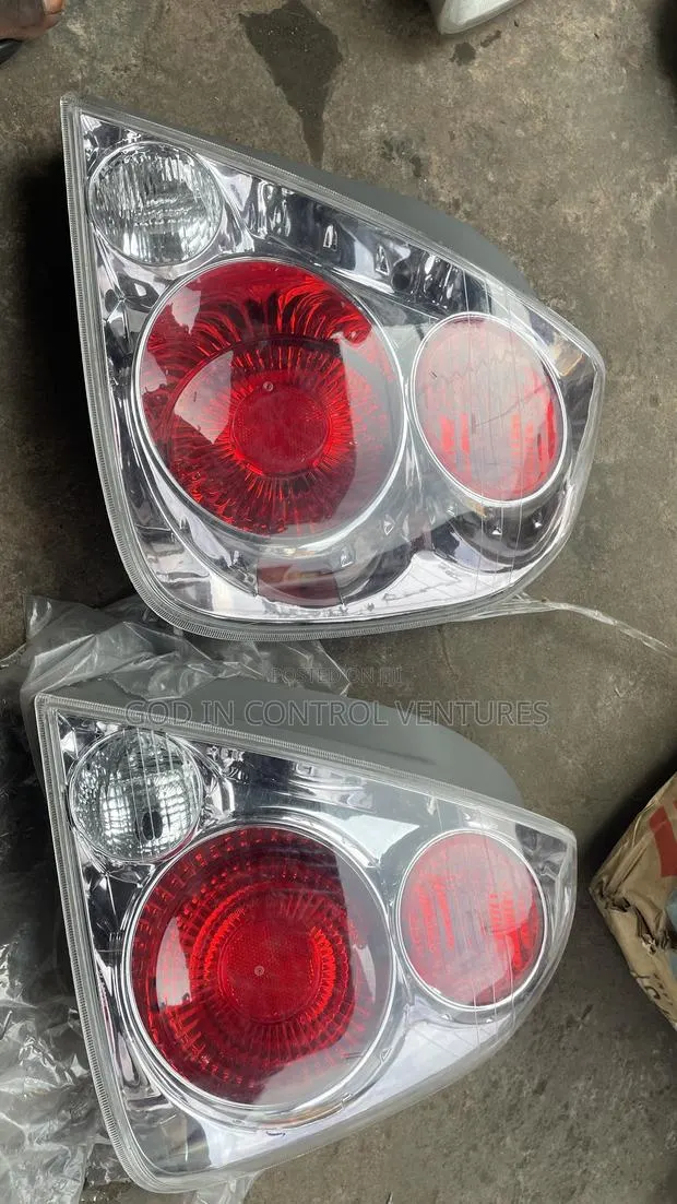 Nissan Altima 2005 Tail Light Pair · Photo 1