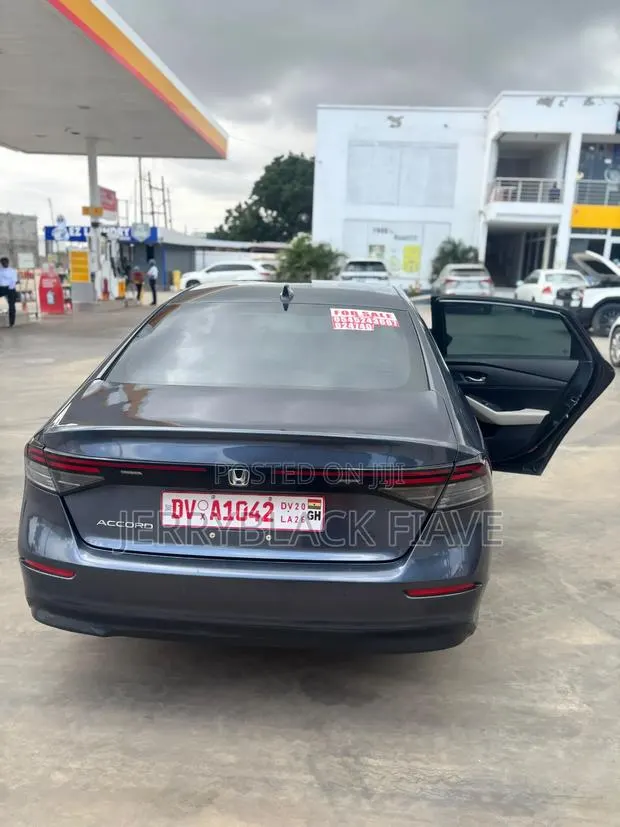 Honda Accord 2023 · Photo 1