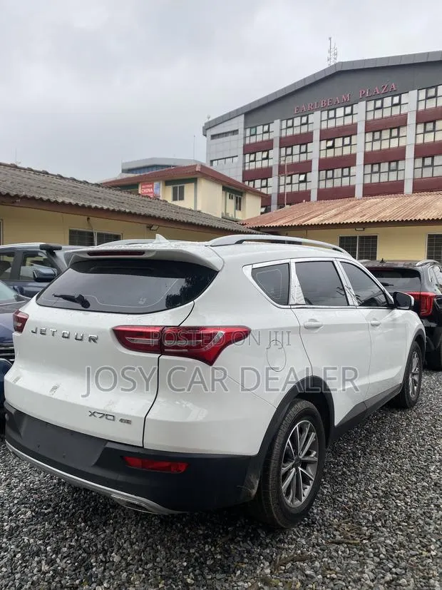Jetour X70 1.5 7-Seater FWD 2019 White · Photo 1