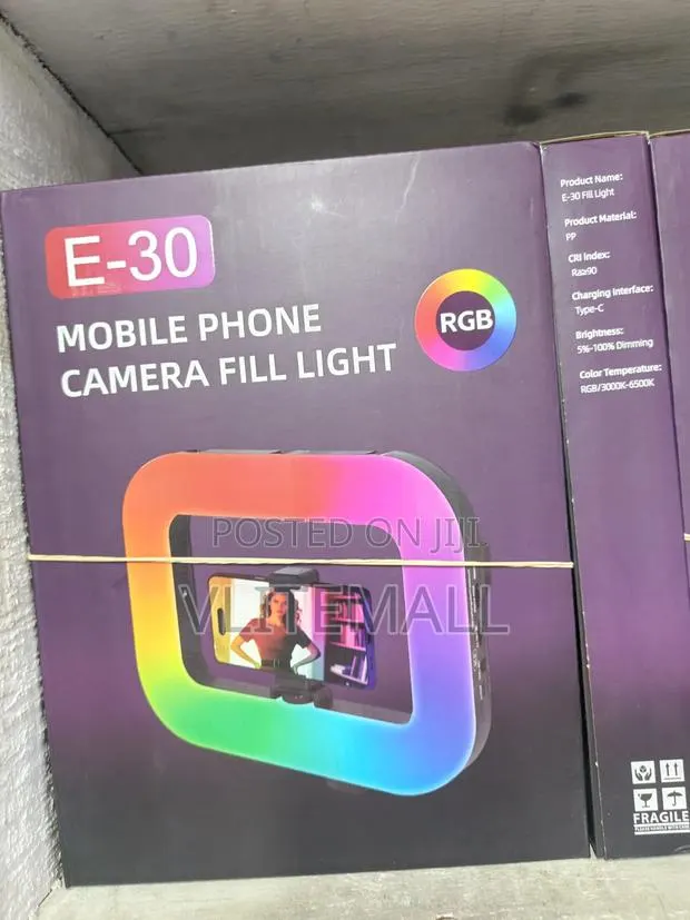Mobile Phone Camera Adjustable Rgb Colors And Stepless Dimming. · Photo 1