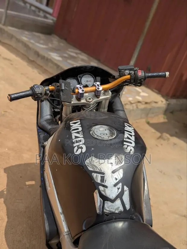 Suzuki GSR 2015 Black · Photo 1
