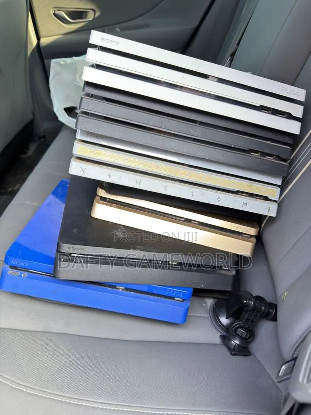 Ps4 Pro With Loaded 16 Games · Photo 1