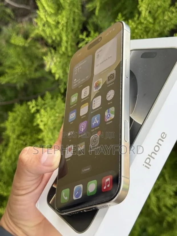 Apple iPhone 16 Pro Max 256 GB Silver · Photo 1