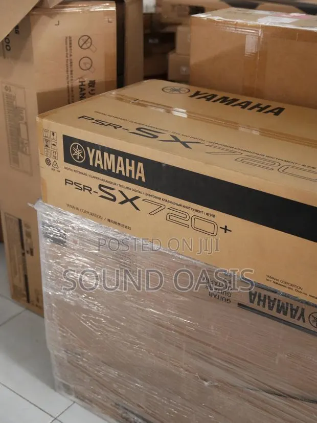 Yamaha PSR-SX720+ 61-Key Arranger Keyboard · Photo 1