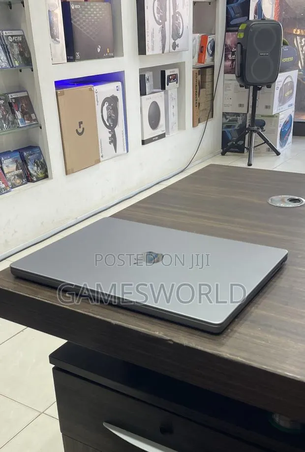 Laptop Apple MacBook Pro 2023 M3 8GB Apple M3 SSD 1T · Photo 1