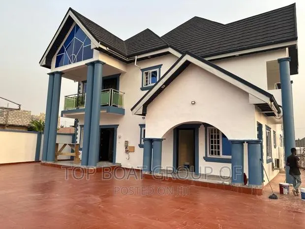Furnished 5bdrm House in Top Boat Estate, Kumasi Metropolitan for sale