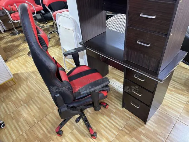 Red/Black Executive Chair + Lockable Wooden Desk · Photo 1
