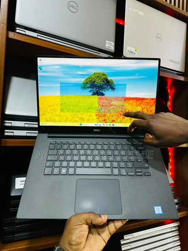 Laptop Dell XPS 15 9560 16GB Intel Core i7 SSD 512GB · Photo 1