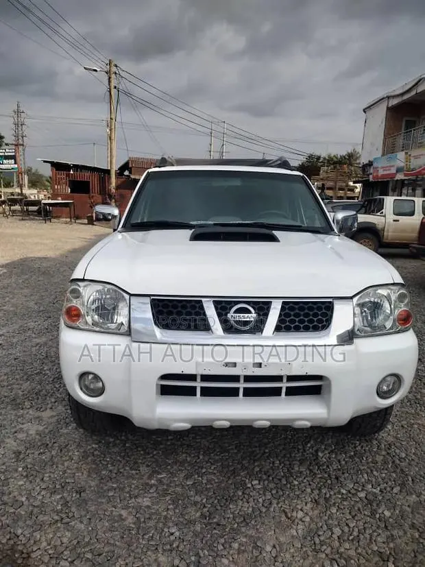 Nissan Hardbody 2014 White · Photo 1