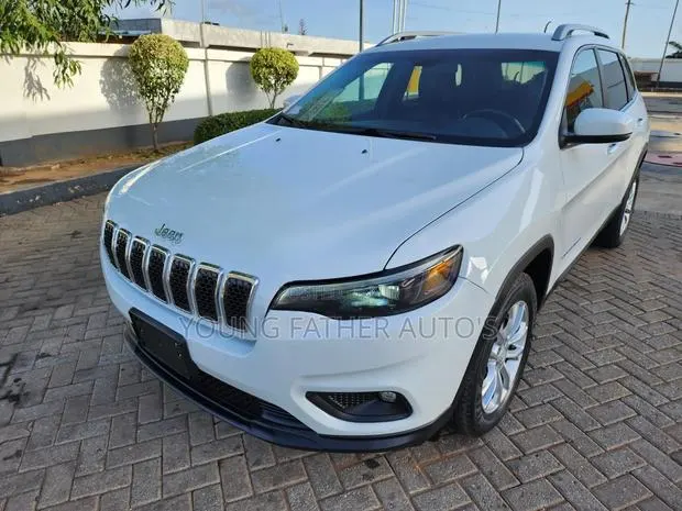 Jeep Cherokee Latitude Plus FWD 2019 White · Photo 1