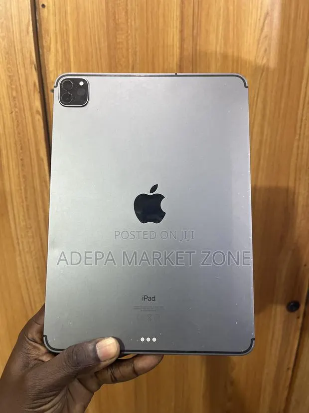 Apple iPad Pro 12.9 (2020) 128 GB Gray · Photo 1