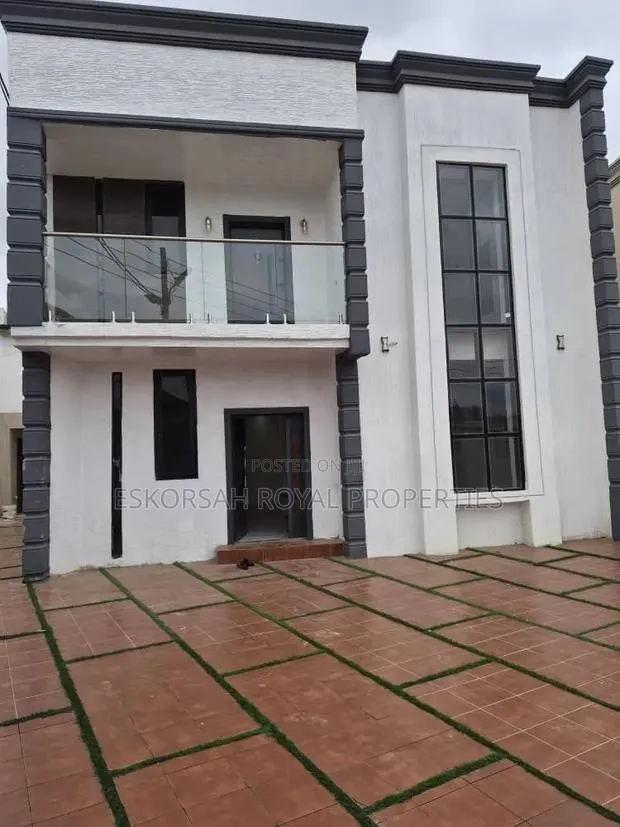 4bdrm House in Ashoman, Police Station for sale · Photo 1