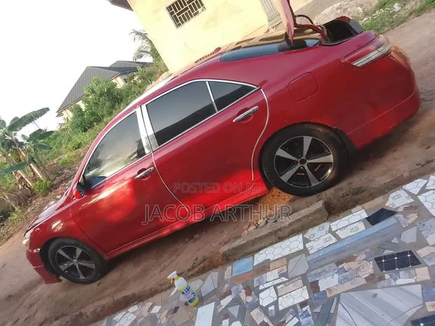 Toyota Camry 2010 Red · Photo 1