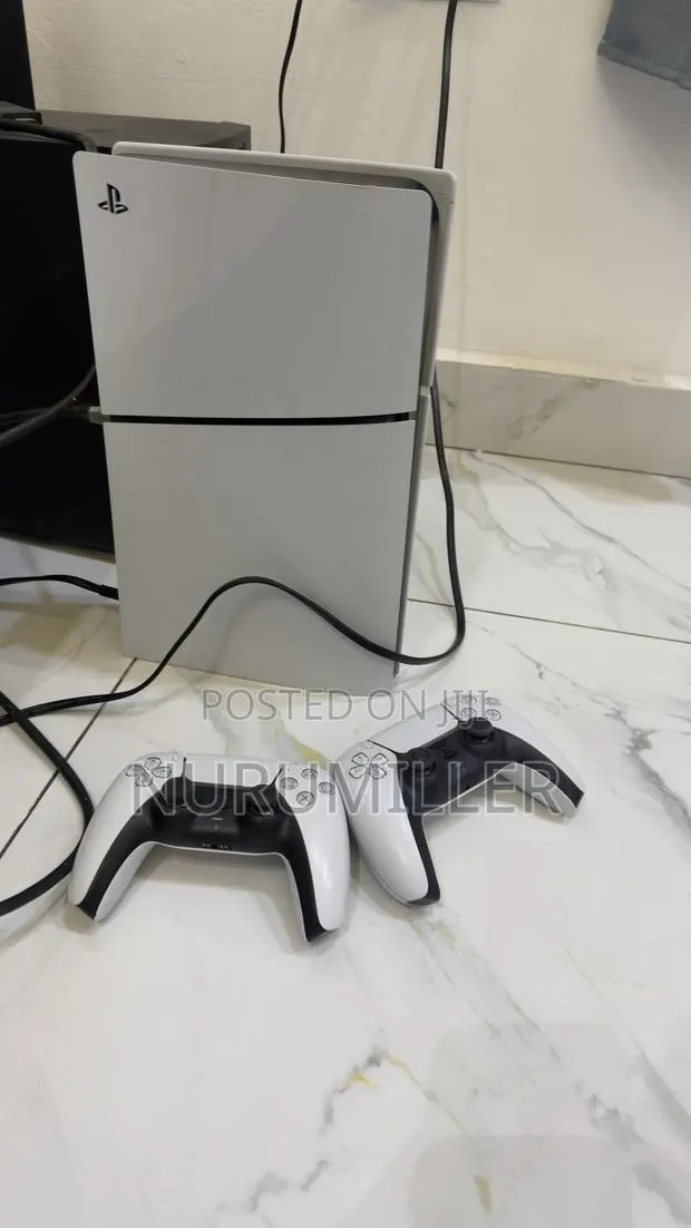 Ps5 Slim 2 Controllers · Photo 1