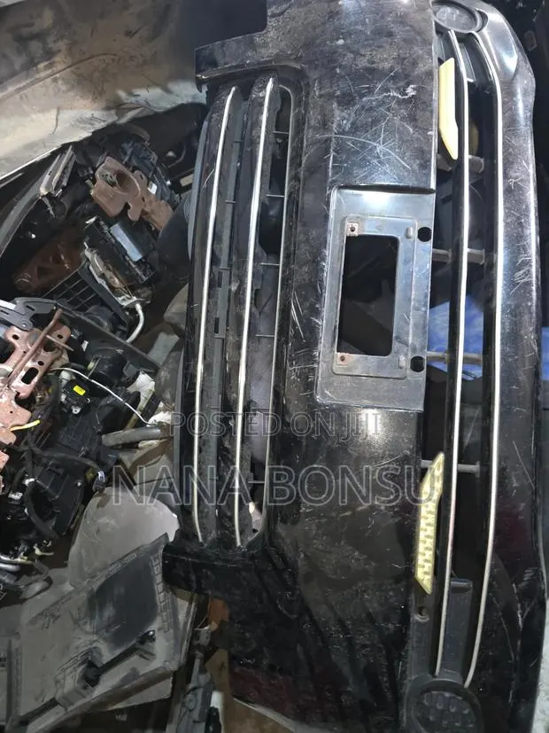 Toyota Noah Front Bumper · Photo 1