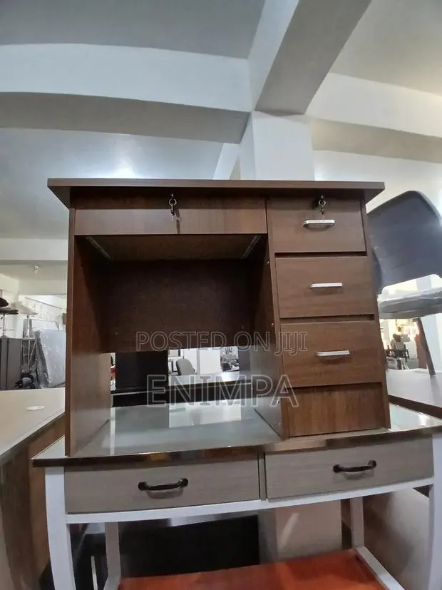An Authentic Darkbrown Computer Desk · Photo 1