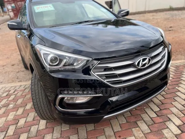 Hyundai Santa Fe 2018 Black · Photo 1