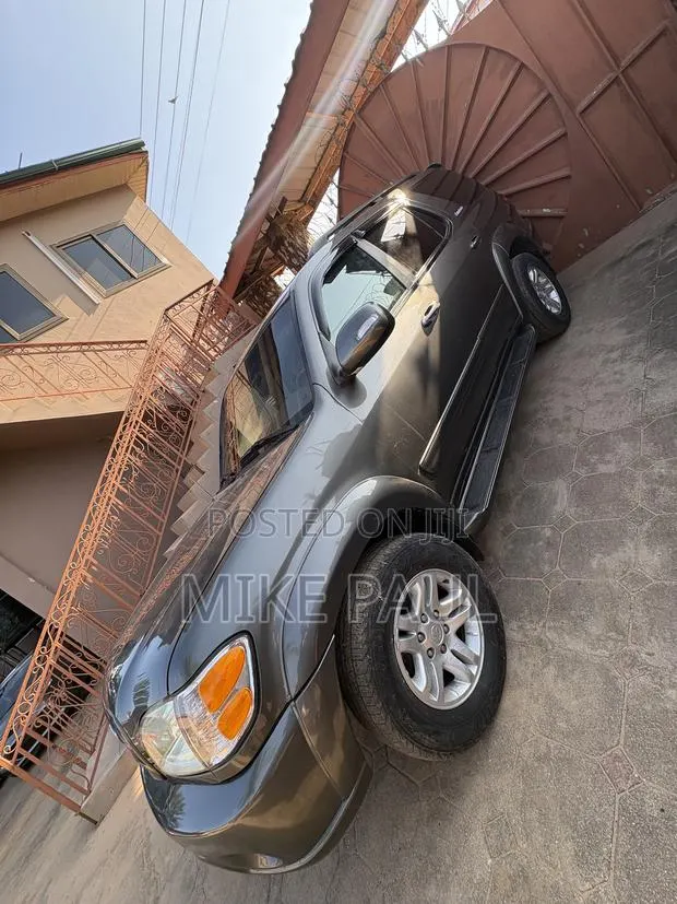 Toyota Sequoia Limited 4dr SUV (4.7L 8cyl 4A) 2004 Gray · Photo 1