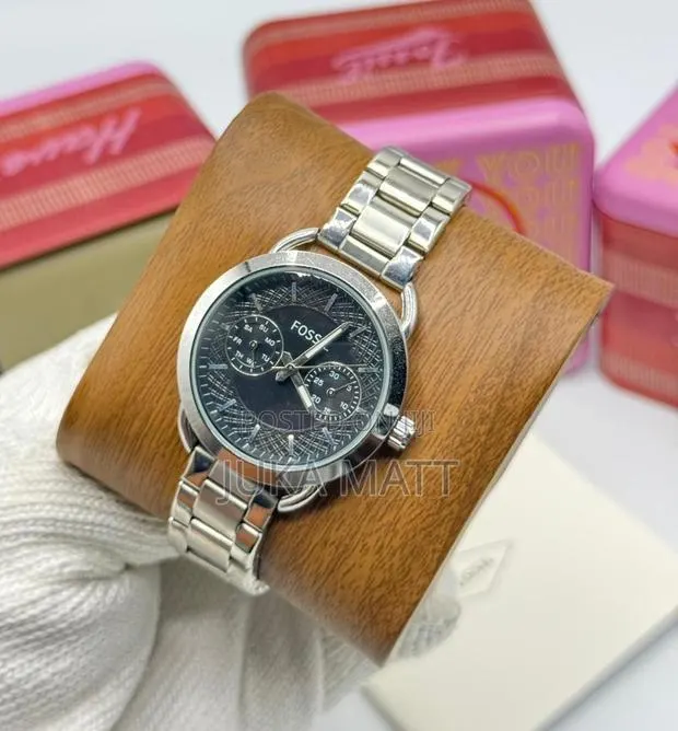 Silver Chain Fossil Watch · Photo 1