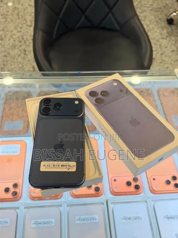Apple iPhone 17 Pro Max 256 GB Blue · Photo 1