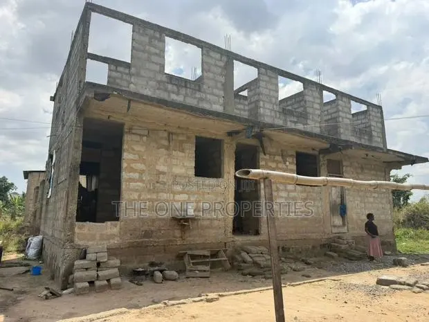 6bdrm Apartment in Pobiman -Treba, Amasaman for Sale · Photo 1