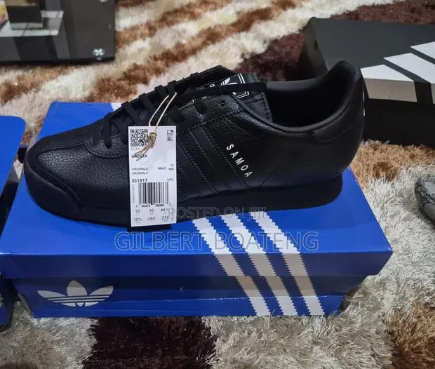 Original Adidas Slides and Shoes · Photo 1