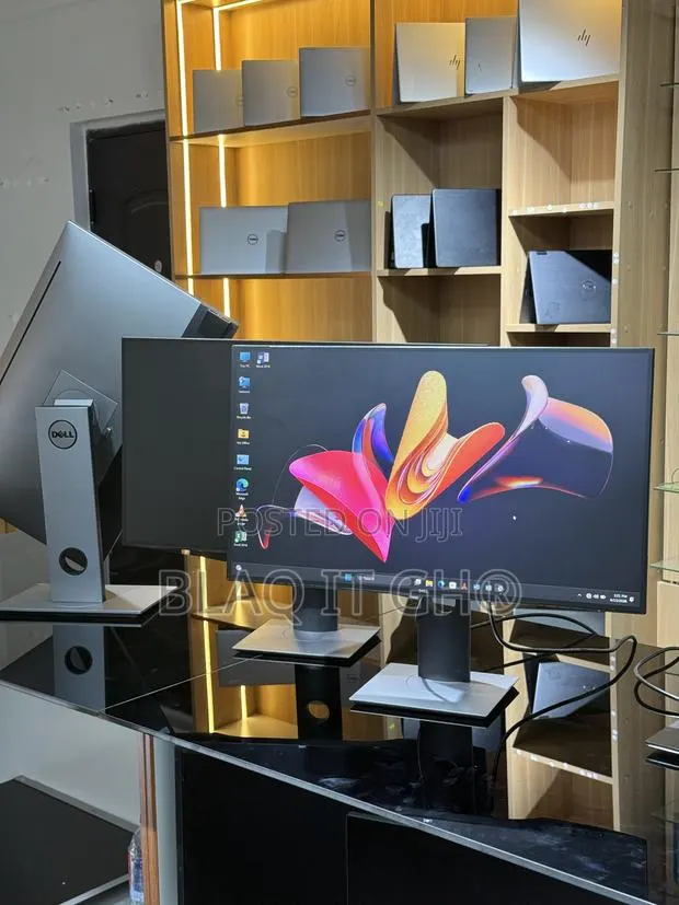 Dell U2719D 27" QHD IPS Edgeless Monitor · Photo 1