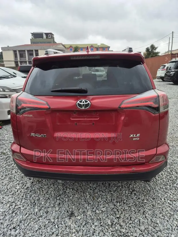 Toyota RAV4 2017 Red · Photo 1