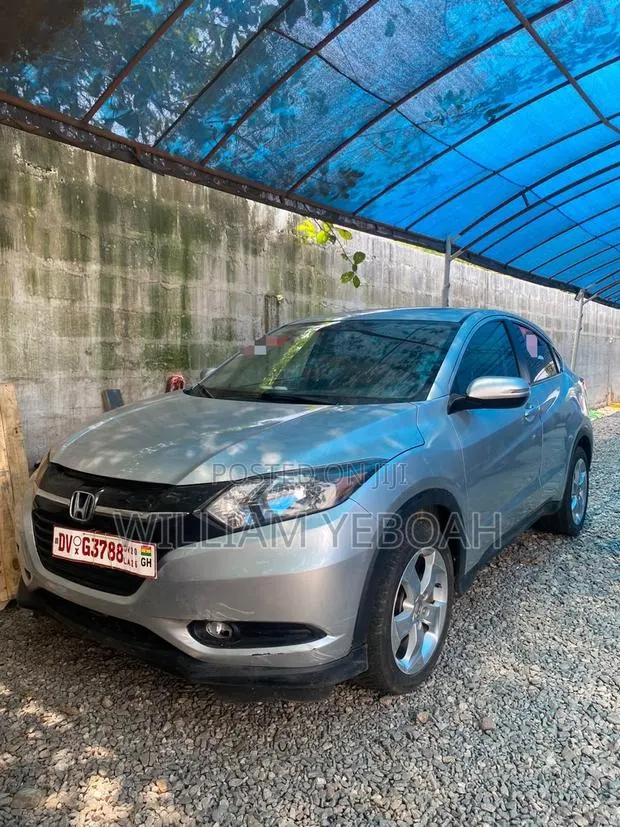 Honda HR-V 4dr SUV (1.5L 4cyl CVT) 2016 Gray · Photo 1