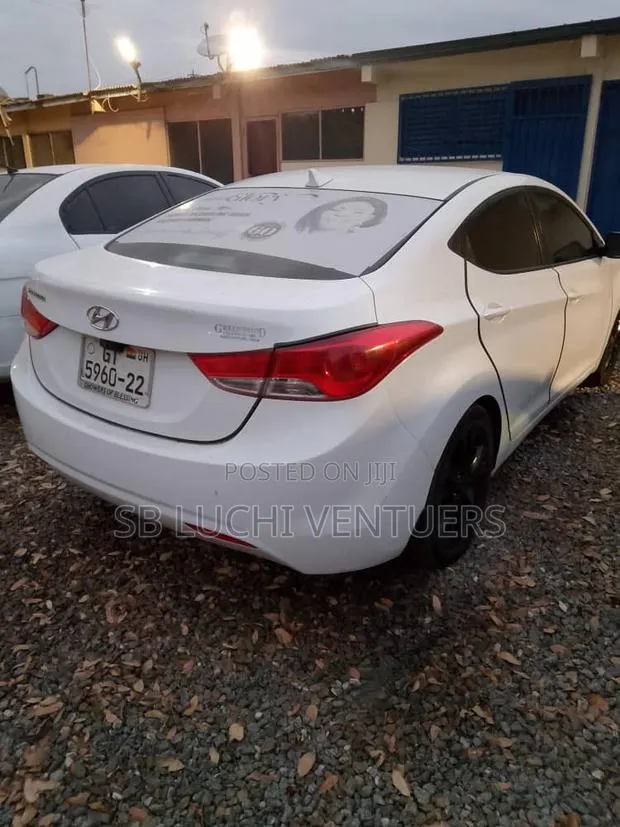 Hyundai Elantra 2013 White · Photo 1