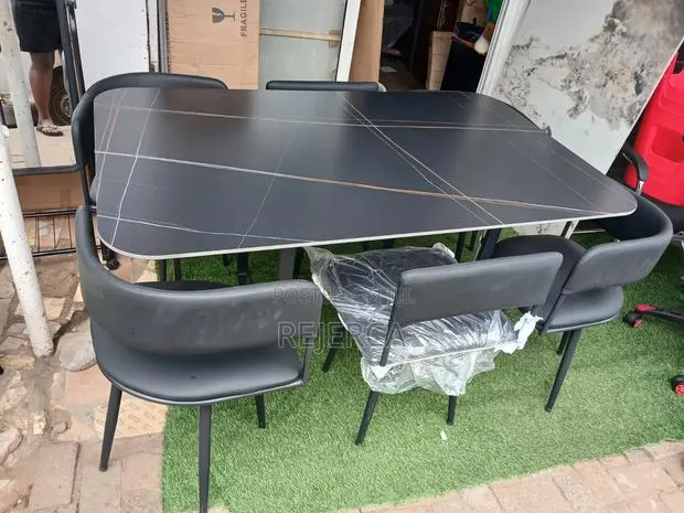 Durable Dinning Set · Photo 1