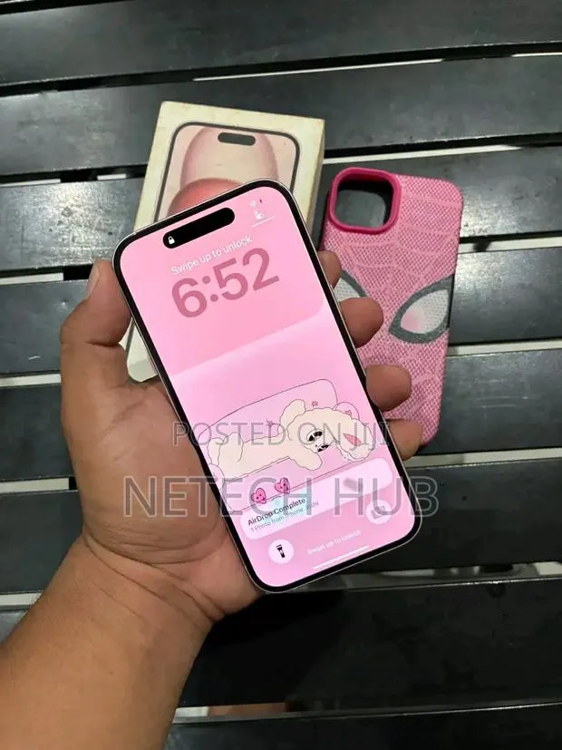 New Apple iPhone 15 256 GB Pink · Photo 1