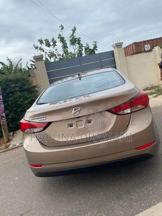 Hyundai Elantra Limited Sedan FWD (1.8L 4cyl 6A) 2016 Brown