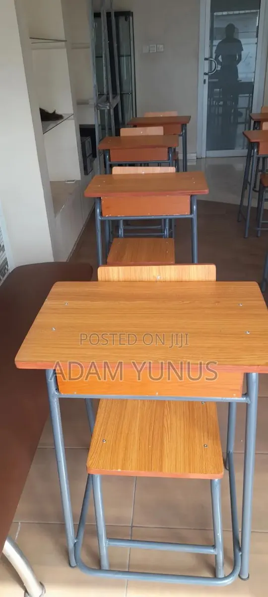 Mono Desks · Photo 1