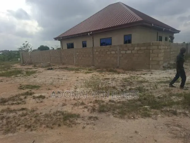 Half Plot of Land for Sale in Sokoban Odaso · Photo 1