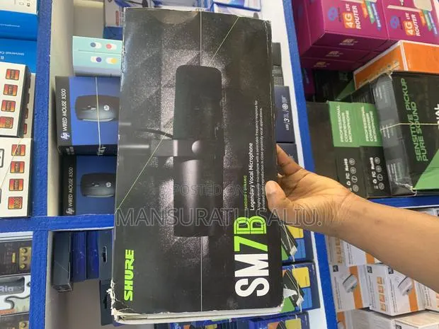 Sm7b Cardioid I Dynamic Legendary Vocal Microphone a Highly Versatile · Photo 1