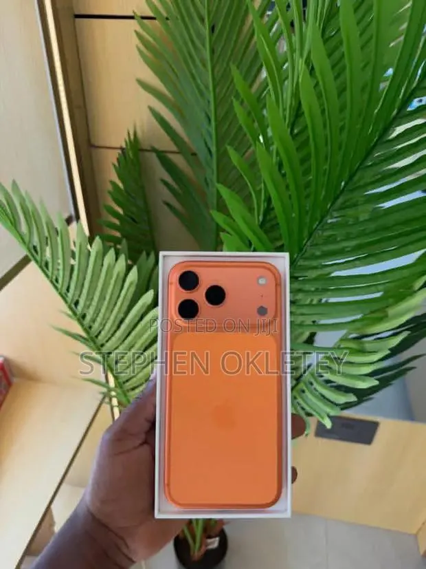 Apple iPhone 17 Pro 256 GB Orange · Photo 1