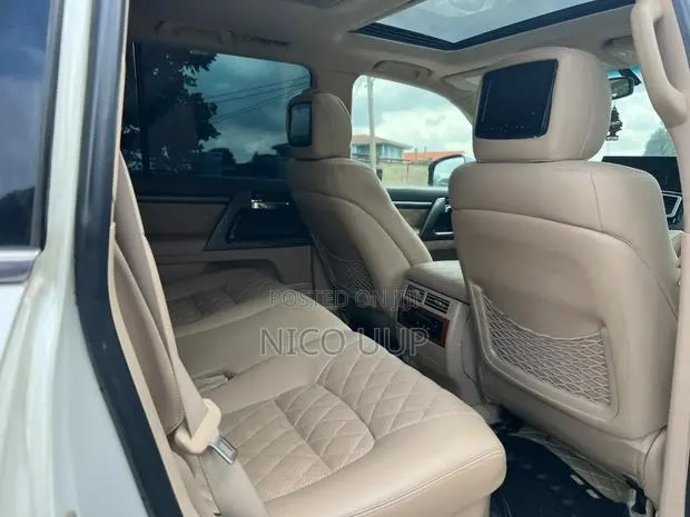 Toyota Land Cruiser 2024 White · Photo 1