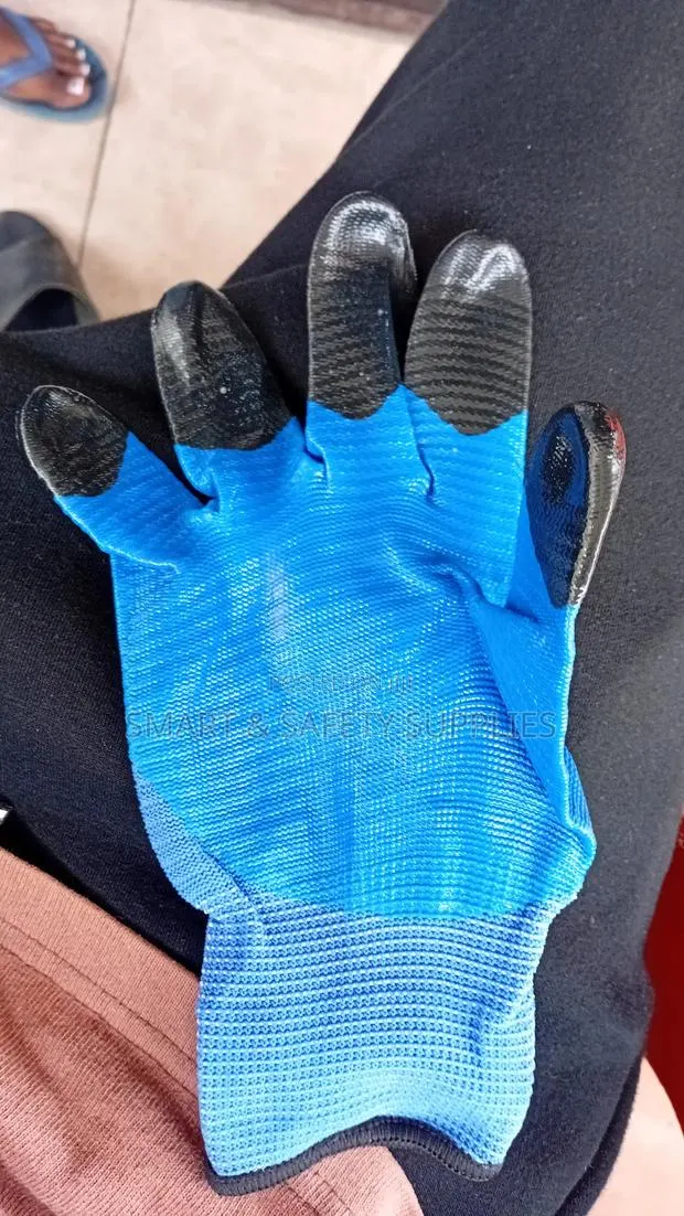 Cut Resistant Gloves · Photo 1
