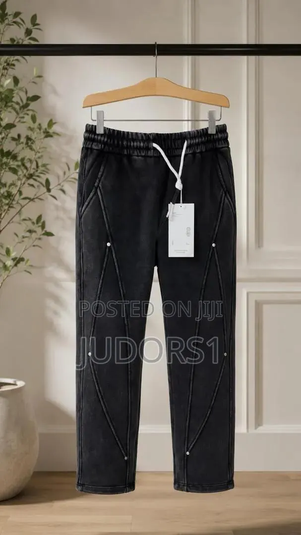Men Joggers · Photo 1